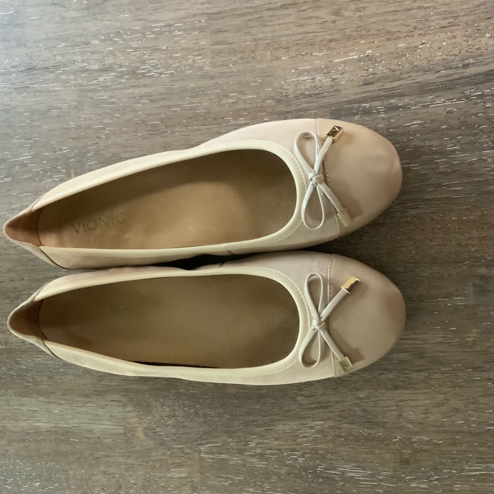 Vionic Minna Suede Flat